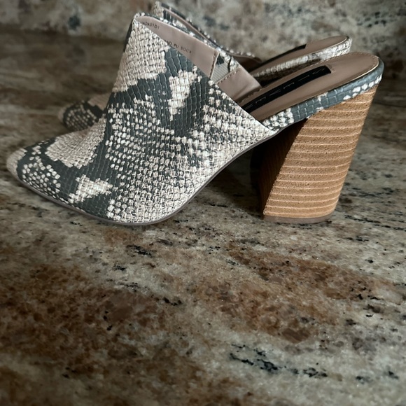 2 pairs of Steve Madden shoes, both are size 8 - Picture 2 of 5